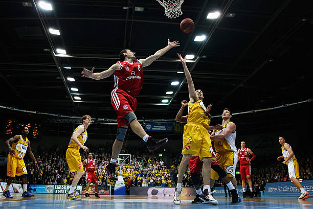 他在场上镇 他在场上镇